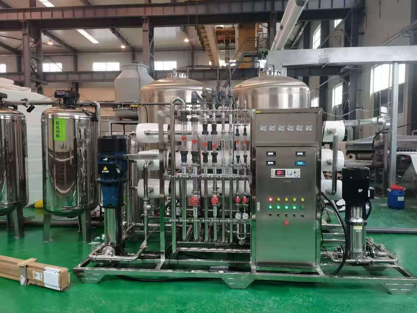 大連市某醫(yī)療廠使用3噸雙級反滲透+EDI設備